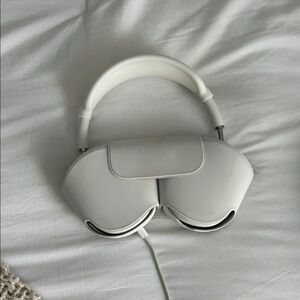 Apple air maxes noise cancelling White Over-Ear Headphones